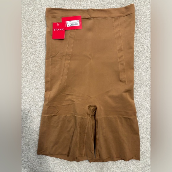 Spanx OnCore Sculpting High-Waisted Mid-Thigh Short Naked 3.0 - Size large - Picture 1 of 1